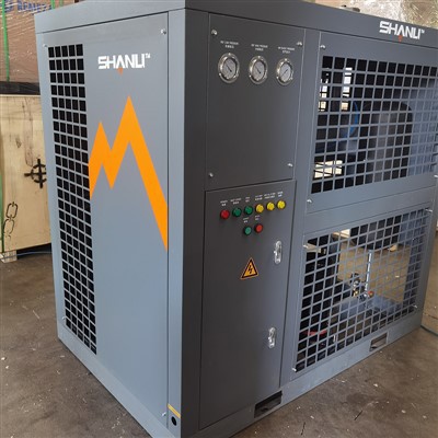 Fínn reglusía loftþjöppu. Áreiðanlegur endurnýjandi loftþurrkur